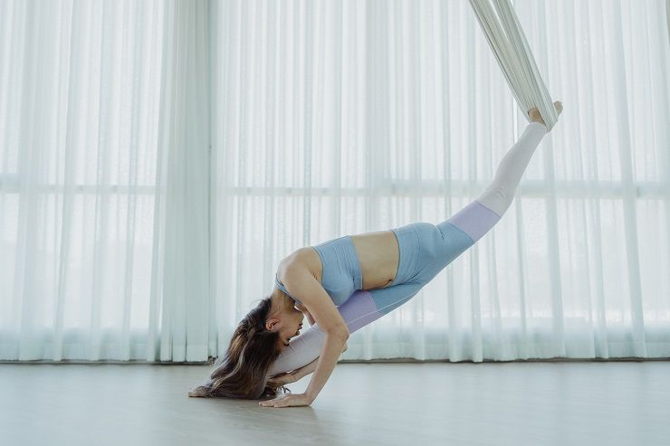 https://www.verticalwise.com/wp-content/uploads/2020/10/The-Key-to-Flexibility-in-Aerial-and-Pole-Dancing-Essential-Tips.jpg
